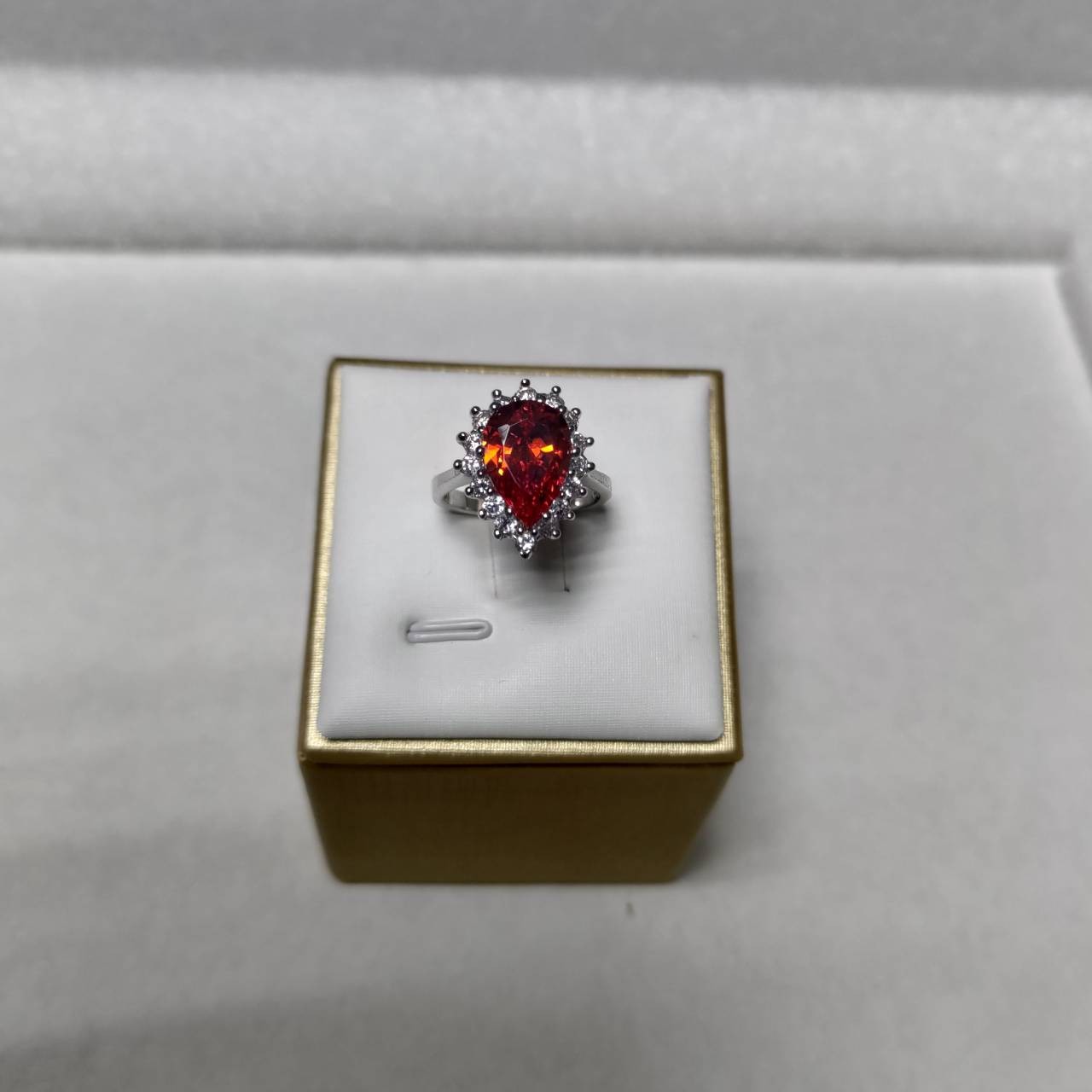 3.8克拉黃寶石18k金台